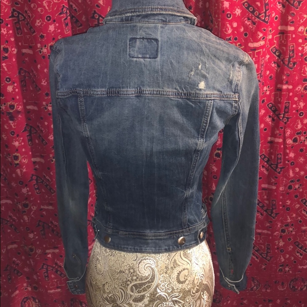 Distressed jean jacket - Picture 2 of 3